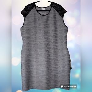 Avenue Wavy Gray Dress with Black Lace Sleeve - Size 22/24